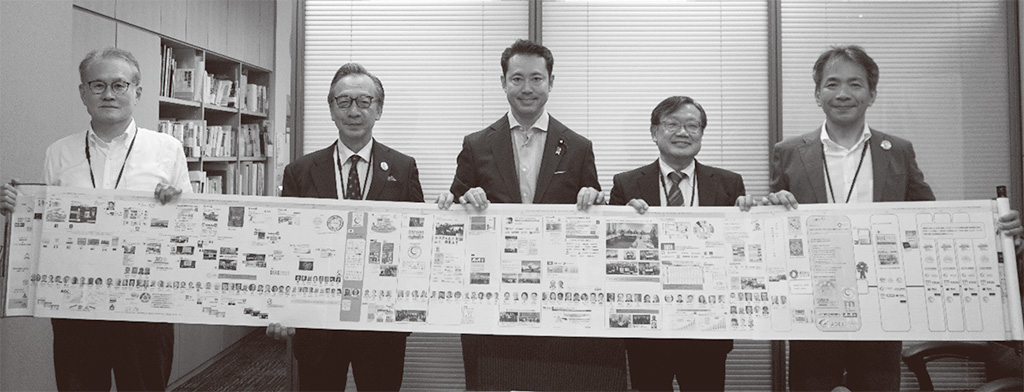自由民主党での講演の後、国際標準化を一緒に推進している仲間と大塚拓議員の執務室にて（左から2番目が筆者、真ん中が大塚拓議員）。出所：筆者