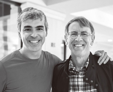 ラリー・ペイジ(左)とジョン・ドーア。2014年撮影 ラリー・ペイジ(左)とジョン・ドーア。2014年撮影
