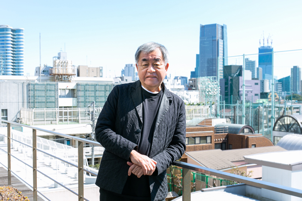 隈研吾建築都市設計事務所のテラスからは青山の町並みが見下ろせる