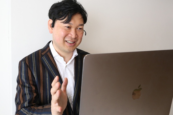「自分の発言で誰かを傷つけていないか、必ずセルフチェックし、言葉を選ぶようにしています」(犬塚さん) 「自分の発言で誰かを傷つけていないか、必ずセルフチェックし、言葉を選ぶようにしています」(犬塚さん)