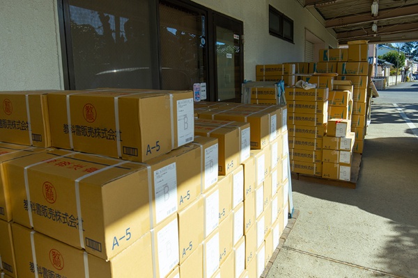 出荷を待つ学校教科書 出荷を待つ学校教科書