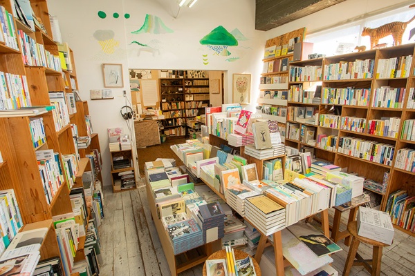 店内の様子。壁に直接描かれたイラストが楽しい 店内の様子。壁に直接描かれたイラストが楽しい