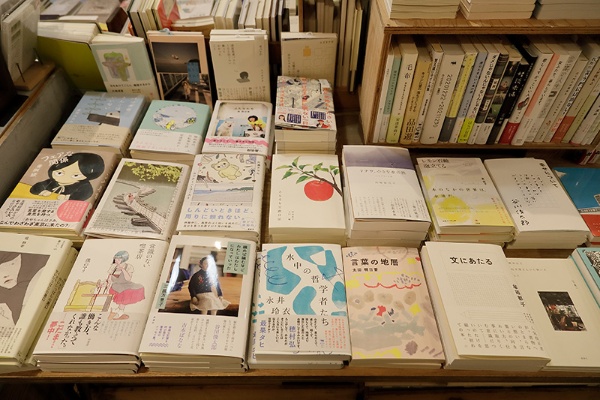 女性著者のエッセーがよく売れるという 女性著者のエッセーがよく売れるという