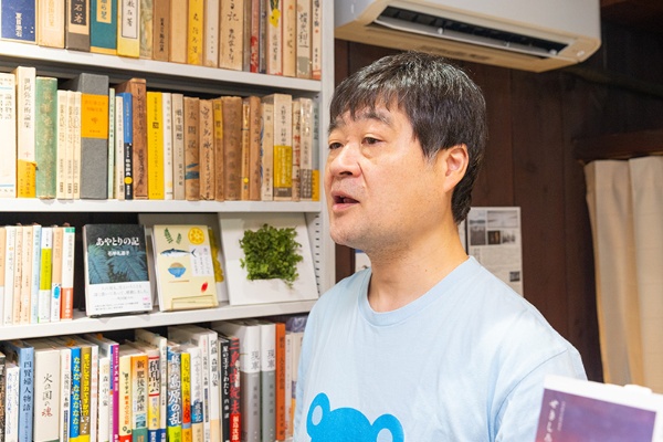 岡村豊彦さんはサラリーマンで、週末にお店を手伝っている 岡村豊彦さんはサラリーマンで、週末にお店を手伝っている