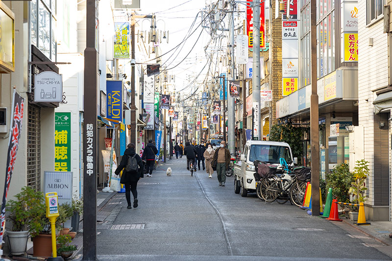 大岡山北口商店街。青熊書店はこの1本西側の路地沿いにある