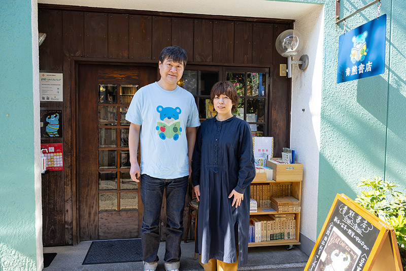 岡村フサ子さんは大学で国文学、岡村豊彦さんは海外文学を学んだ
