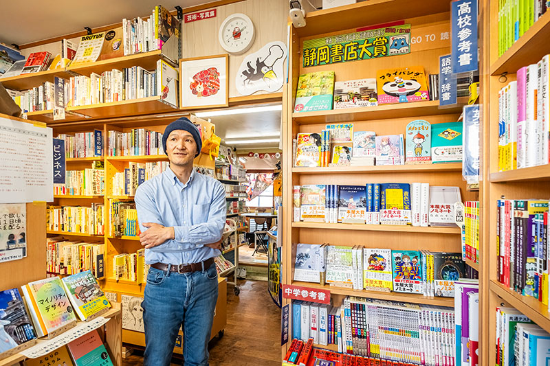 静岡県掛川・高久書店 「私は本屋が好きでしょうがない」 | 日経