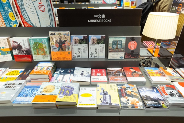 さまざまな繁体字本。原田ひ香、高瀬隼子など日本の作家、源氏物語、尾道、京都など日本テーマの本も並ぶ さまざまな繁体字本。原田ひ香、高瀬隼子など日本の作家、源氏物語、尾道、京都など日本テーマの本も並ぶ