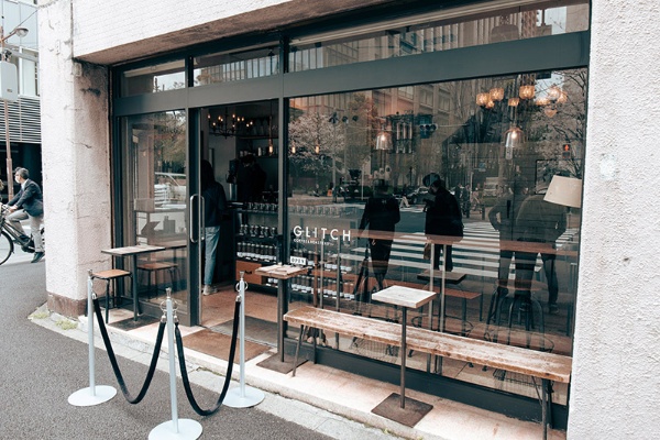 由井さんお薦めの珈琲店、GLITCH COFFEE&ROASTERS。浅いりが人気 由井さんお薦めの珈琲店、GLITCH COFFEE&ROASTERS。浅いりが人気