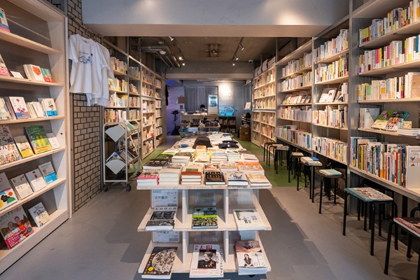 店内の全景。店にある本は3000冊弱 店内の全景。店にある本は3000冊弱