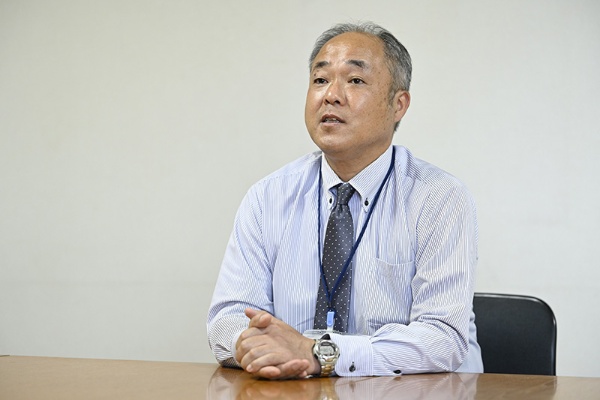 「煥乎堂の煥乎とは『論語』に出てくる言葉で、輝かしい文化を築き、繁栄させたいという思いが込められています」と話す蛭川幸則店長 「煥乎堂の煥乎とは『論語』に出てくる言葉で、輝かしい文化を築き、繁栄させたいという思いが込められています」と話す蛭川幸則店長