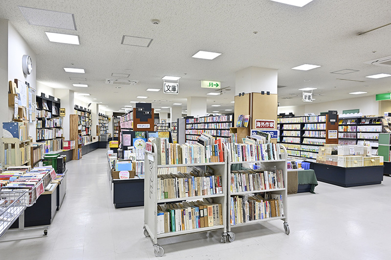 広大なスペースのある古書フロア 広大なスペースのある古書フロア