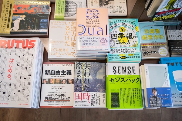 独特の選書センスが光るビジネス書の平台 独特の選書センスが光るビジネス書の平台