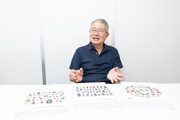 「川茂」社長で「昆虫文献 六本脚」代表の川井信矢さん。甲虫が専門で、虫歴は50年超になる。同店が刊行する書籍の編集をほぼ一人で担当している 「川茂」社長で「昆虫文献 六本脚」代表の川井信矢さん。甲虫が専門で、虫歴は50年超になる。同店が刊行する書籍の編集をほぼ一人で担当している