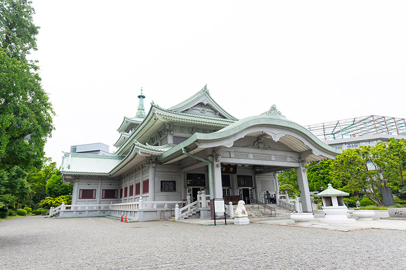YATOのすぐ近くの横綱町公園内にある東京都慰霊堂。関東大震災で被害の大きかった被服廠（しょう）跡地に建設された