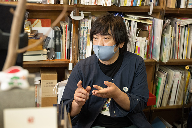 「勤めていた北光社から、地続きのまま北書店を始めた印象です」と話す佐藤雄一さん