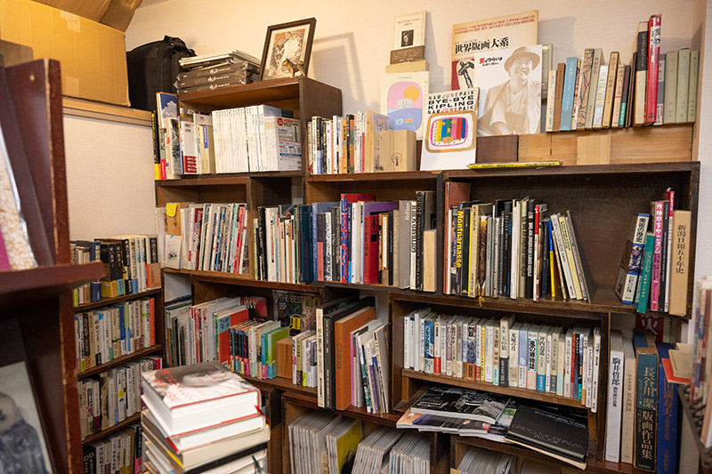 レジ台の奥にある古書コーナー