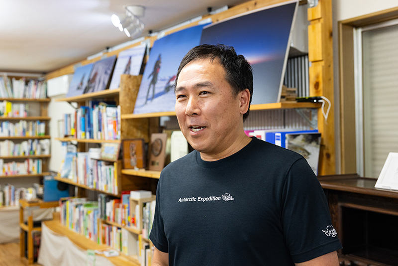 「冒険家には一人で内省する時間がたくさんあるので、文章を書く人が多いと思います」と荻田泰永さん