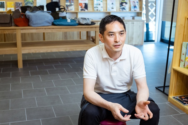 「東京のかもめブックスを見て、書店が生き残る方法はあると感じていました」と話す荻原英記さん 「東京のかもめブックスを見て、書店が生き残る方法はあると感じていました」と話す荻原英記さん