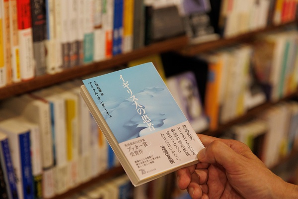 『イギリス人の患者』(マイケル・オンダーチェ著/土屋政雄訳/創元文芸文庫)。砂漠に墜落した飛行機から生還した謎の男をめぐる長編小説。イギリスのブッカー賞受賞作 『イギリス人の患者』(マイケル・オンダーチェ著/土屋政雄訳/創元文芸文庫)。砂漠に墜落した飛行機から生還した謎の男をめぐる長編小説。イギリスのブッカー賞受賞作