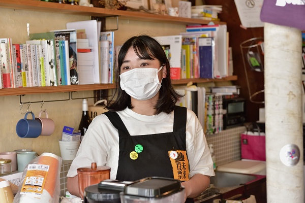 「個人で開業する新刊書店が、長らく名古屋にはありませんでした」と話す古賀詩穂子さん