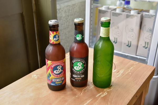 店内で飲めるブルックリンビールとハートランドビール。「いずれ地元醸造のクラフトビールも置きたい」と古賀さん 店内で飲めるブルックリンビールとハートランドビール。「いずれ地元醸造のクラフトビールも置きたい」と古賀さん