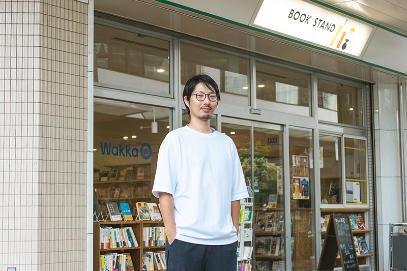 店主の三田修平さん。同じ旭区にある左近山団地で生まれ育ち、現在は若葉台団地に暮らしている 店主の三田修平さん。同じ旭区にある左近山団地で生まれ育ち、現在は若葉台団地に暮らしている