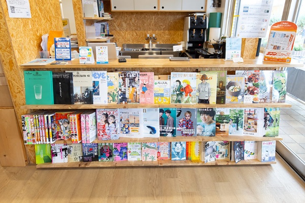 レジ下の雑誌コーナー レジ下の雑誌コーナー