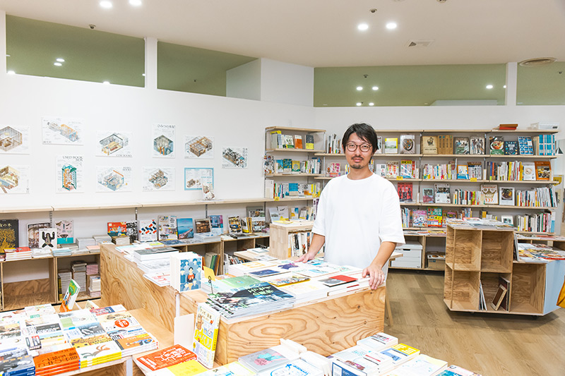左奥にあるのが『本のある空間採集』のパネル展示