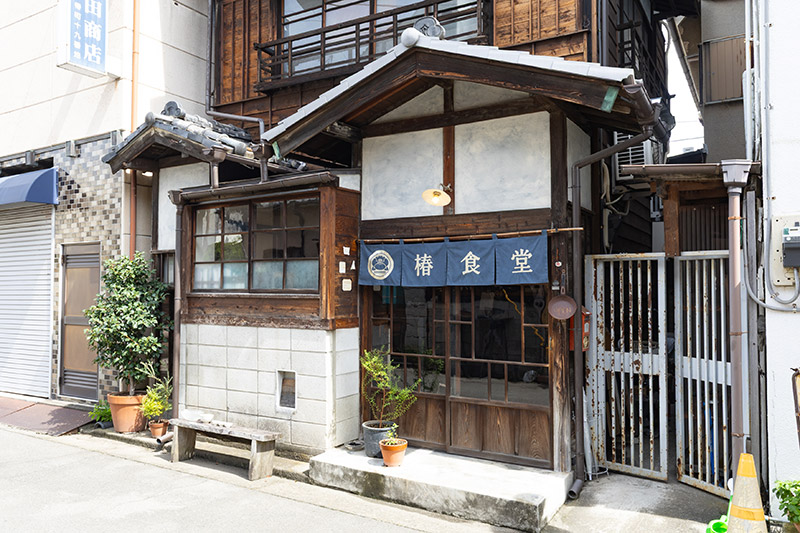 REBEL BOOKSの裏手にある椿食堂