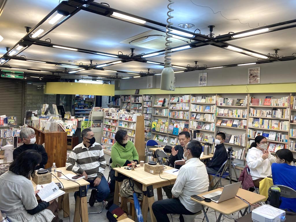 2022年10月7日に行われた読書会の様子(写真は桜井) 2022年10月7日に行われた読書会の様子(写真は桜井)