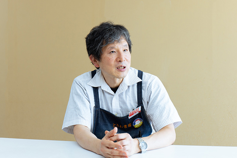 「私はずっと落ちこぼれの書店員でした」と語る日野剛広さん