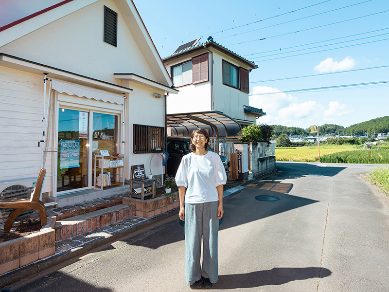 東京・青梅市　パングル・バーン　田園風景にたたずむ「民話の本屋さん」