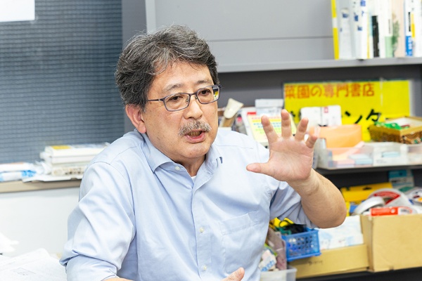 「日本の農業を守っていくには、関係人口も含め、農業に関わる人をいかに増やすかが大切です」と語る荒井操さん 「日本の農業を守っていくには、関係人口も含め、農業に関わる人をいかに増やすかが大切です」と語る荒井操さん