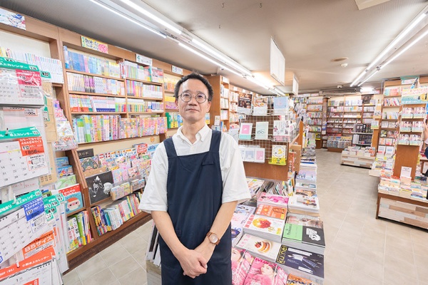 「うちのお客さんは新聞を購読している年配の方が多く、今でも新聞広告を持ってやって来て、『これない?』と聞かれます」 「うちのお客さんは新聞を購読している年配の方が多く、今でも新聞広告を持ってやって来て、『これない?』と聞かれます」