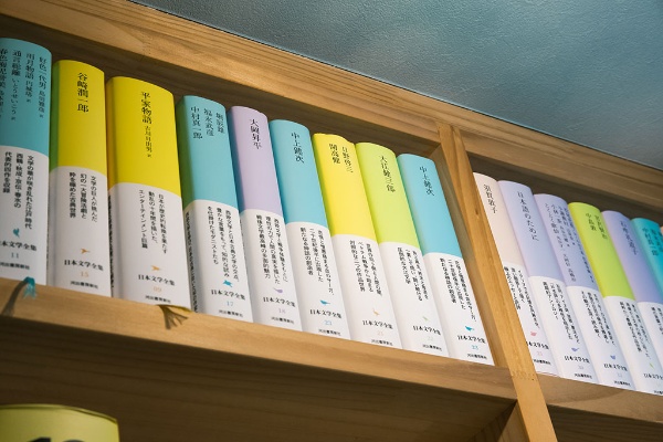 「書店は本を売るばかりでなく、もっと本を読んでもらうための活動をしていったらどうか」と話す竹田さん 「書店は本を売るばかりでなく、もっと本を読んでもらうための活動をしていったらどうか」と話す竹田さん