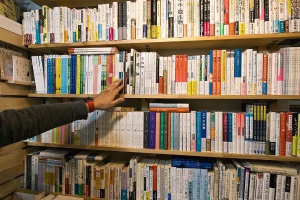 海外の翻訳文学やリトルプレス、ZINEが並ぶコーナー 海外の翻訳文学やリトルプレス、ZINEが並ぶコーナー