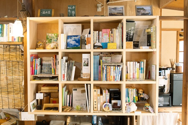 36ある「一箱本屋」は順番待ちの人気 36ある「一箱本屋」は順番待ちの人気