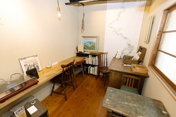 店内左奥にあるカフェスペース 店内左奥にあるカフェスペース