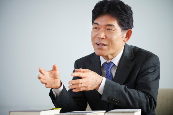 「『知識を得よう』と必死にならなくていい」と語る柳川範之さん