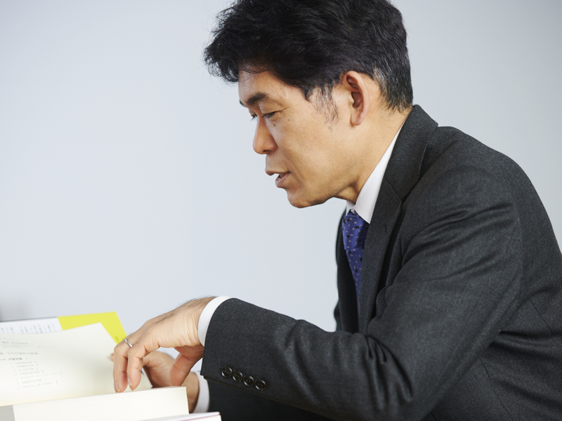 柳川範之「小説で楽しむ経済学やビジネスの深遠」