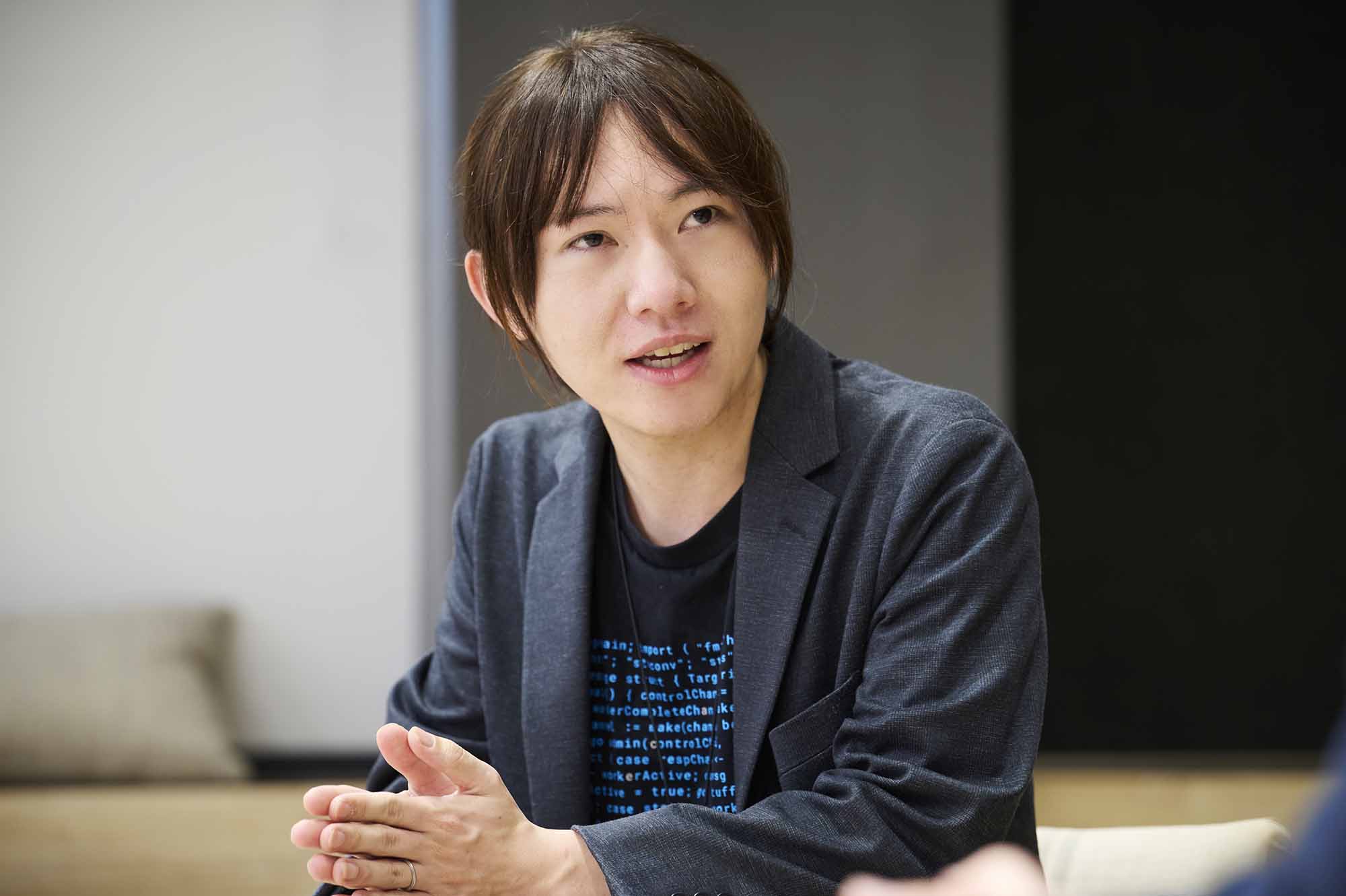 安野さんは山田さんと同じフロアで働いていた時期があったという