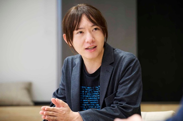 安野さんは山田さんと同じフロアで働いていた時期があったという