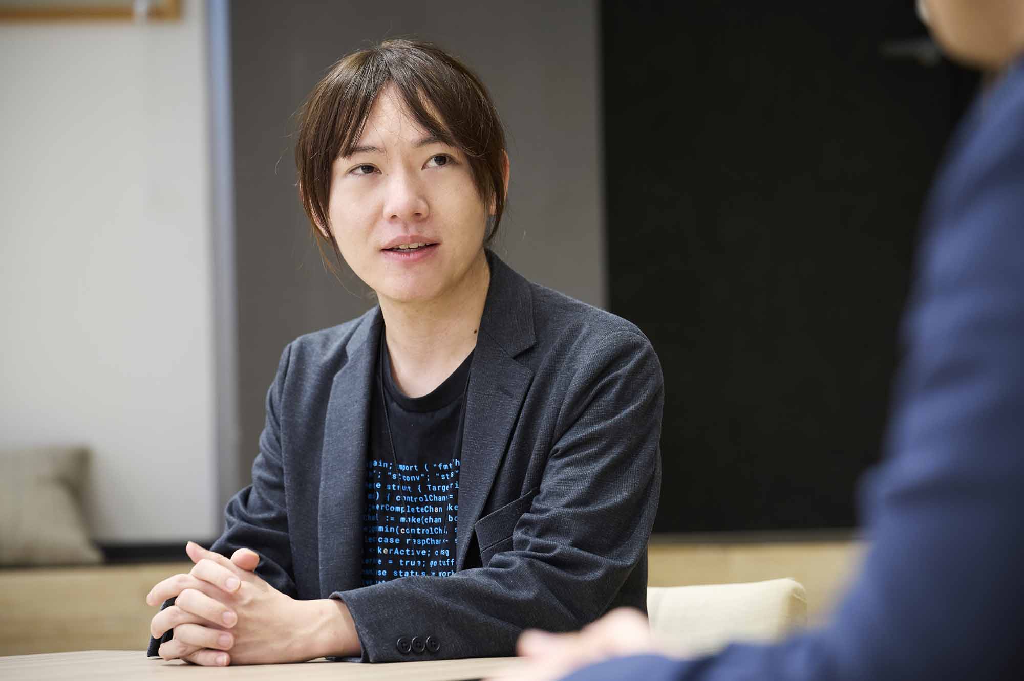 「小説の場合は、読んでどれだけ面白いかが一番大事」と話す安野さん