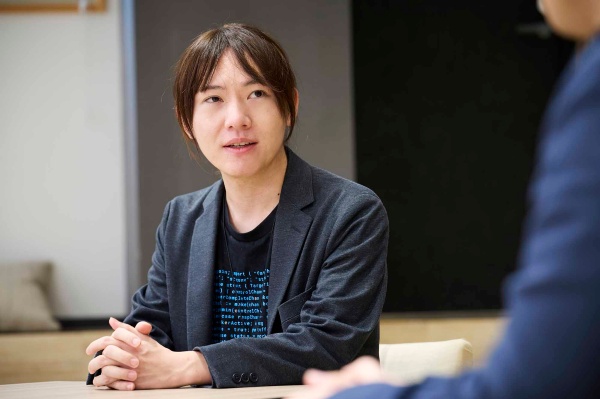 「小説の場合は、読んでどれだけ面白いかが一番大事」と話す安野さん