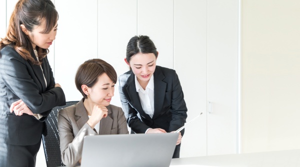 部下の強みに焦点を当てることで、組織の成果が上がる(metamorworks/shutterstock.com)