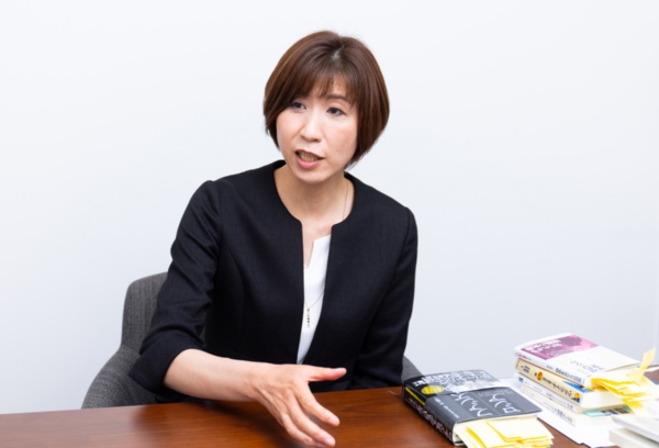 「反ナチはロシア国民統合のための唯一のストーリーです」と話す吉岡明子さん