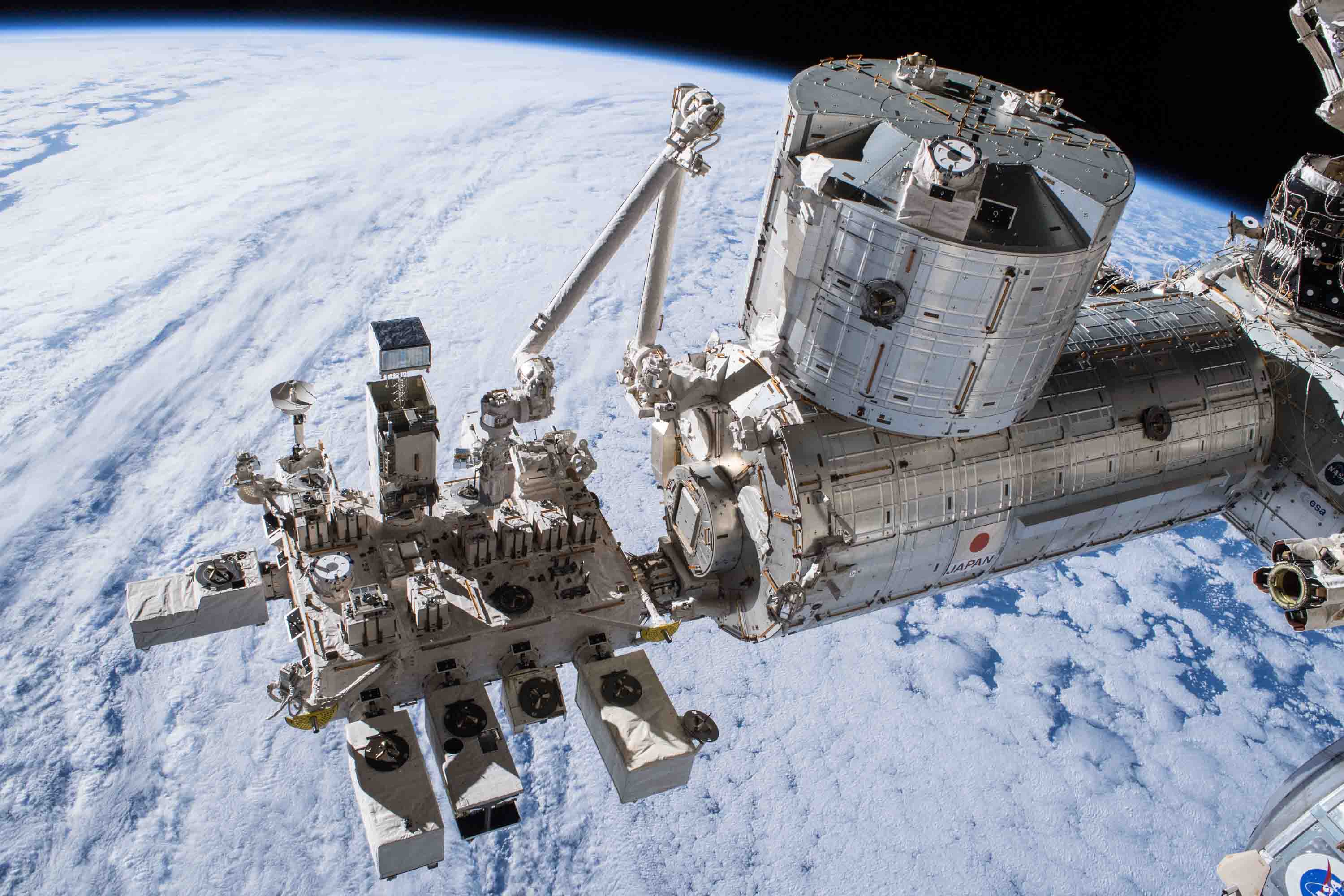 ISSから撮影された日本実験棟「きぼう」(写真提供:JAXA/NASA)