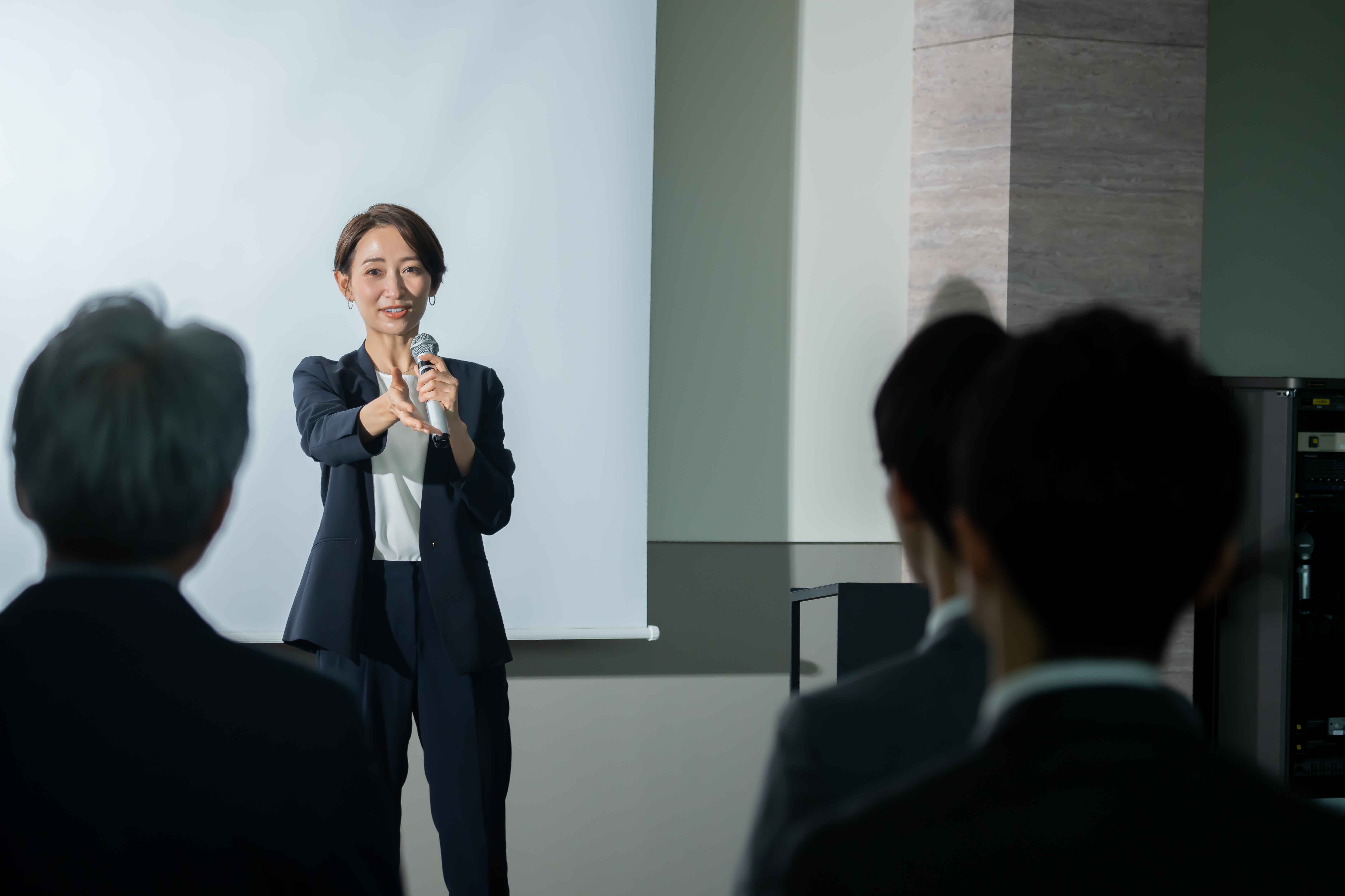スキルを学ぶ研修で一番重要なのは講師(写真/shutterstock)
