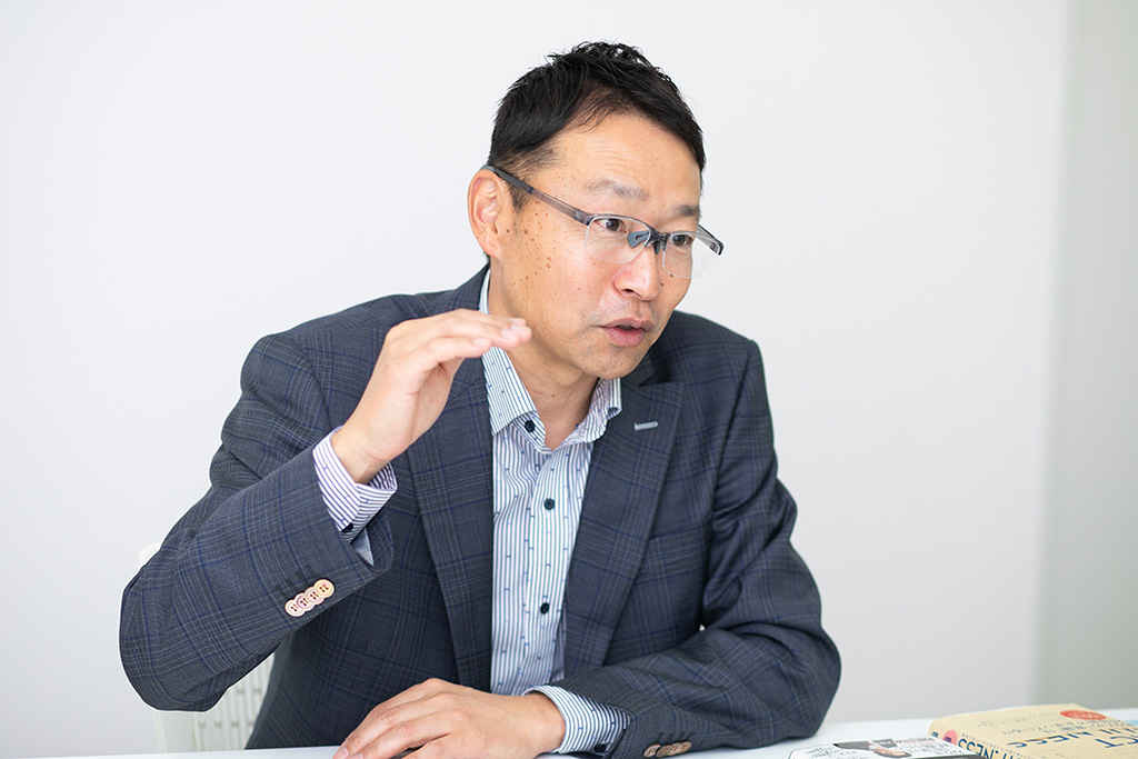 「貯蓄の全額を投資に振り向ける必要はありません」と話す井出さん 「貯蓄の全額を投資に振り向ける必要はありません」と話す井出さん